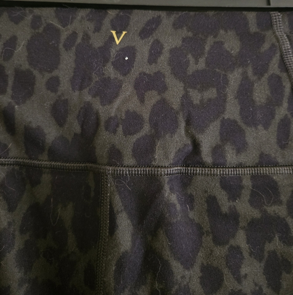 Victoria's Secret Leopard Print 7/8 Legging